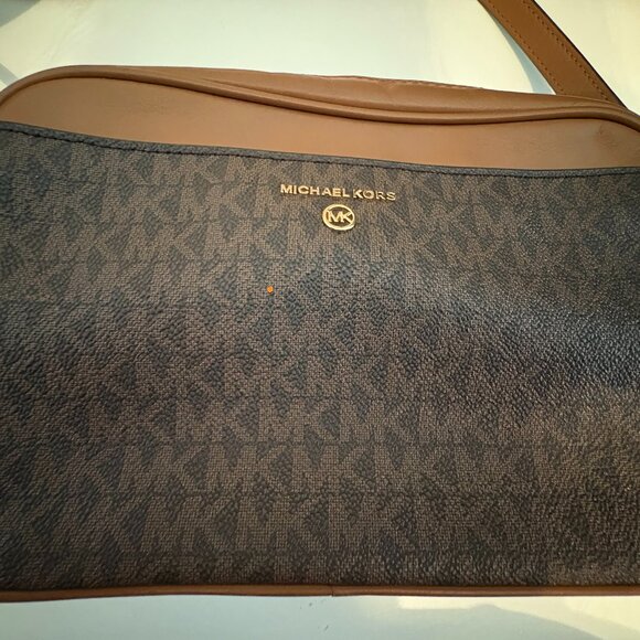 Michael Kors crossbody - Picture 1 of 3